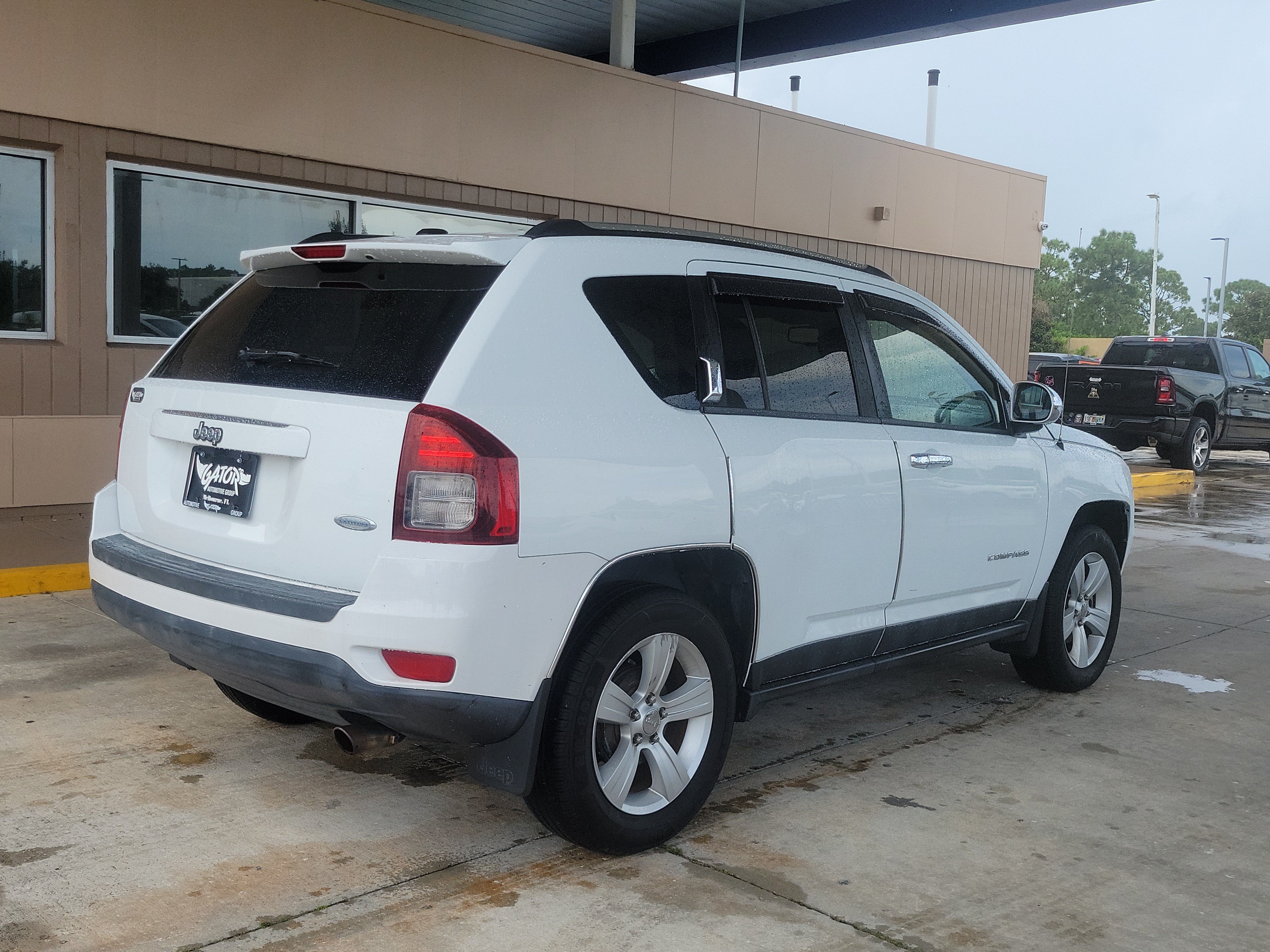 Used 2014 Jeep Compass Latitude w/ Sun/Sound Group FWD image 4