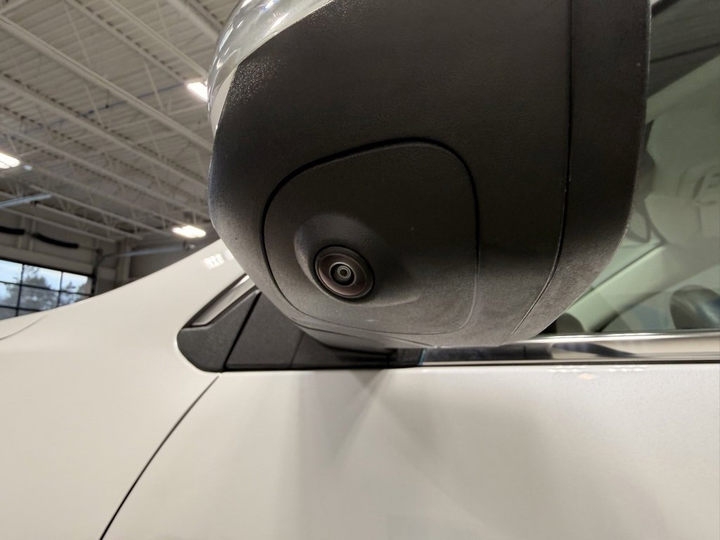 Used 2024 GMC Acadia Denali image 25