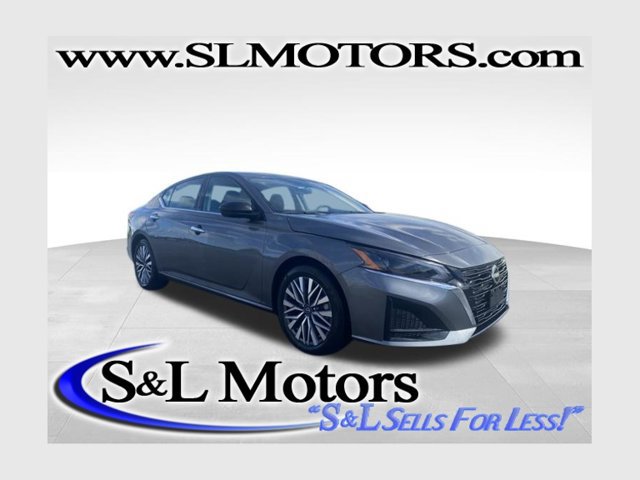 Used 2025 Nissan Altima 2.5 SV FWD image 1