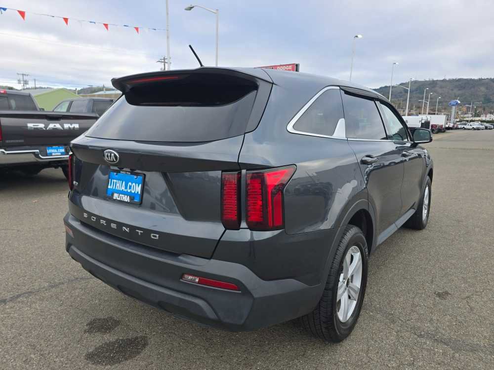 Used 2021 Kia Sorento LX image 5