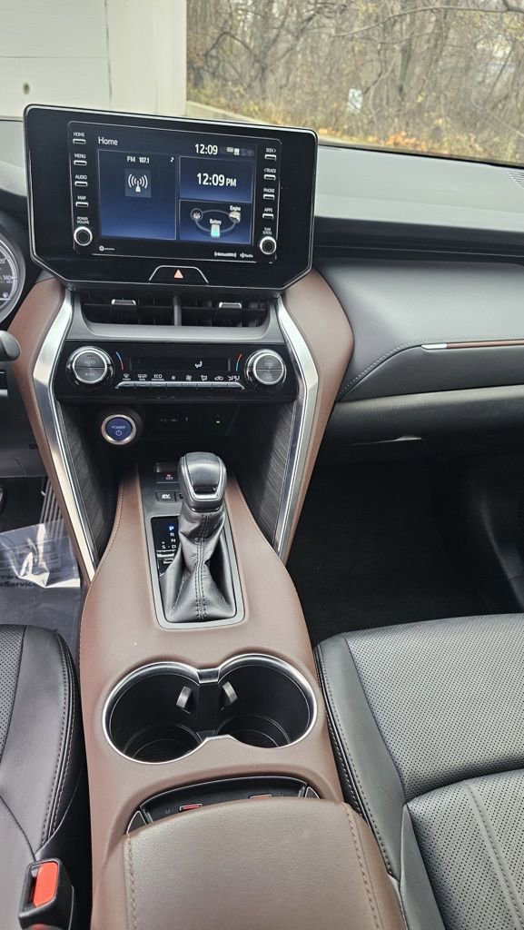 Used 2021 Toyota Venza XLE image 22