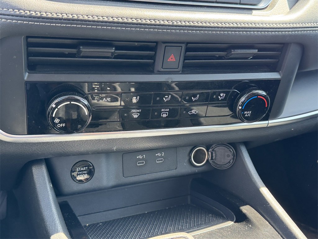 Used 2024 Nissan Rogue S image 11