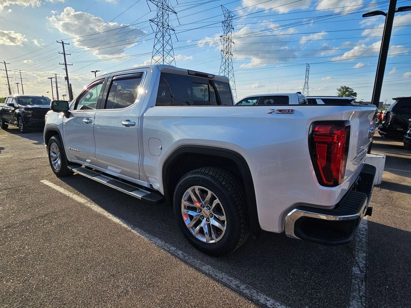 Used 2019 GMC Sierra 1500 SLT w/ SLT Premium Package AWD/4WD image 3
