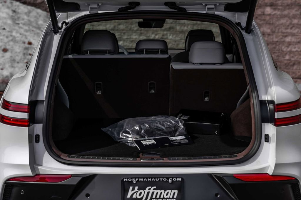 Used 2026 Genesis GV70 2.5T Advanced image 17