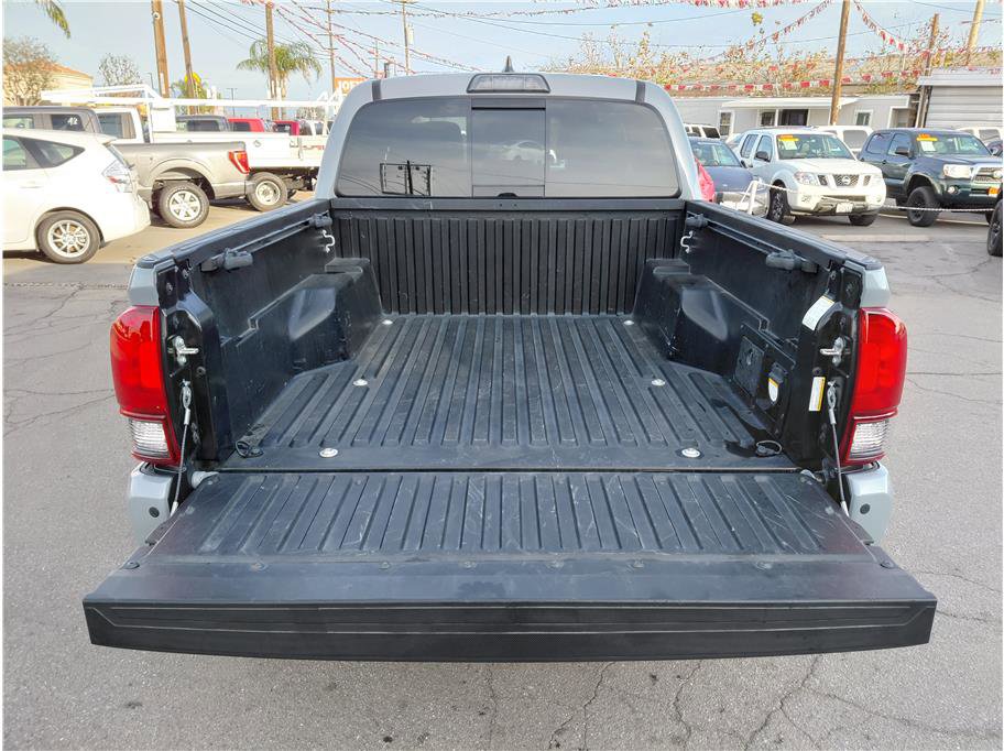 Used 2019 Toyota Tacoma TRD Sport image 11