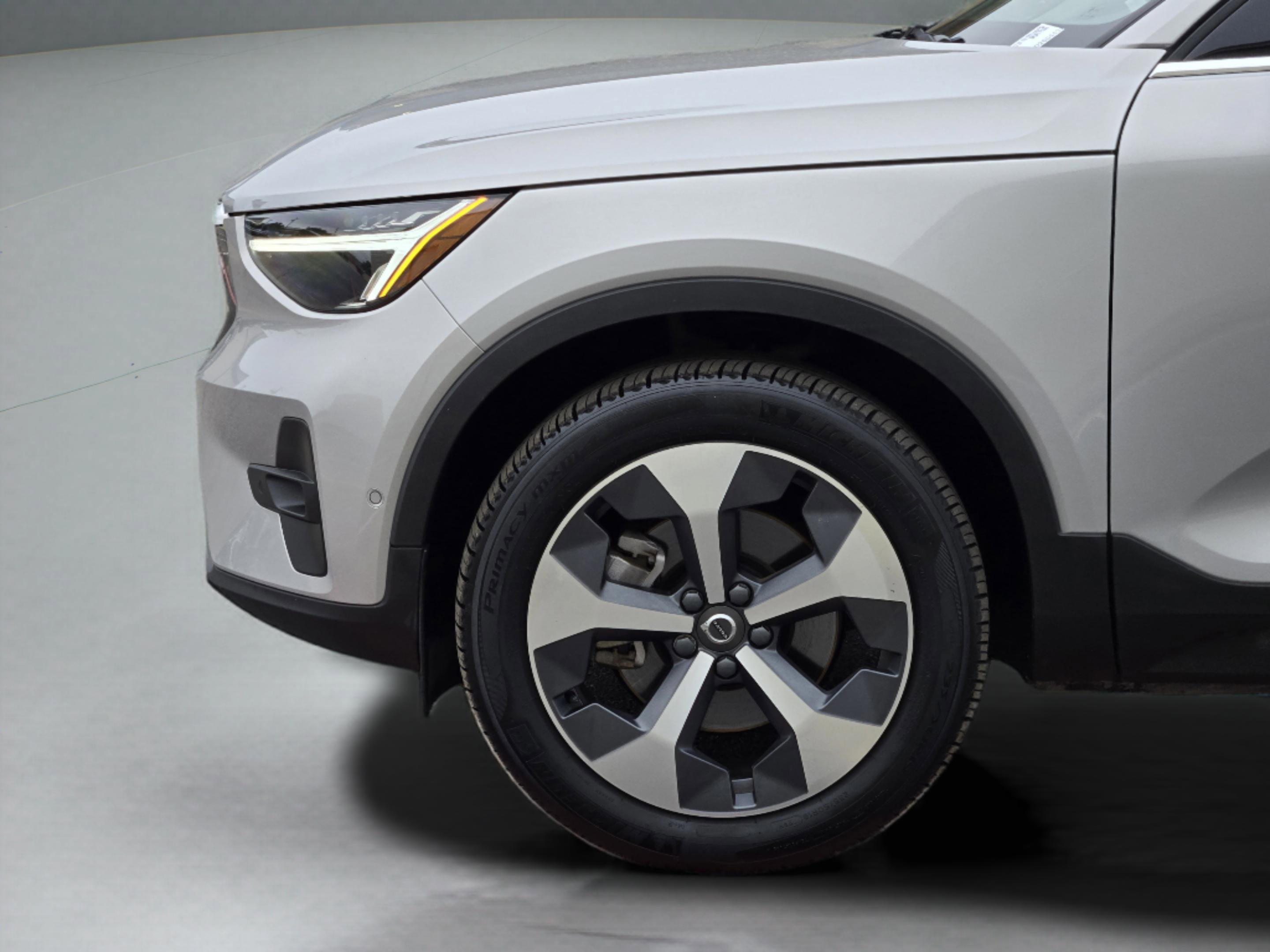 Used 2023 Volvo XC40 B5 Plus w/ Protection Package Premier AWD/4WD image 36