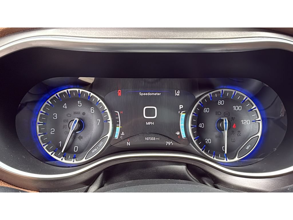 Used 2017 Chrysler Pacifica Limited w/ Advanced Safetytec Group FWD image 30