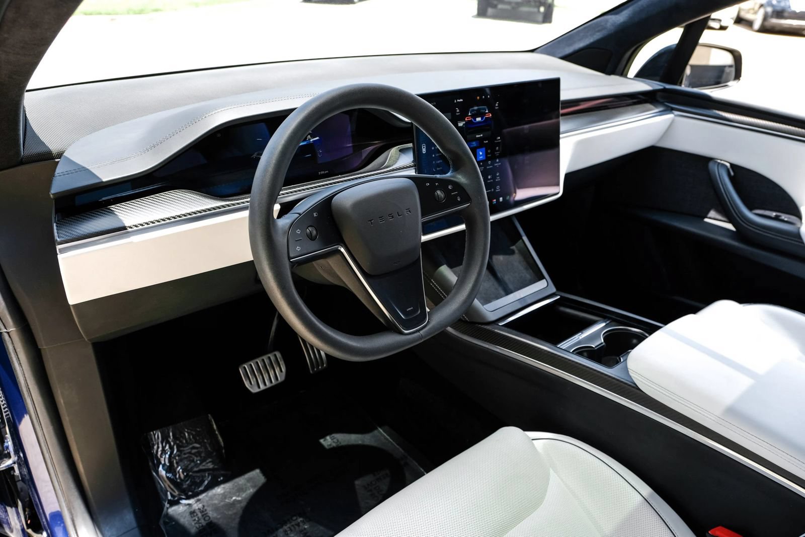 Used 2022 Tesla Model X Plaid AWD/4WD image 2