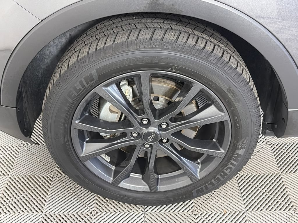 Certified 2017 Ford Explorer XLT w/ Equipment Group 202A AWD/4WD image 8