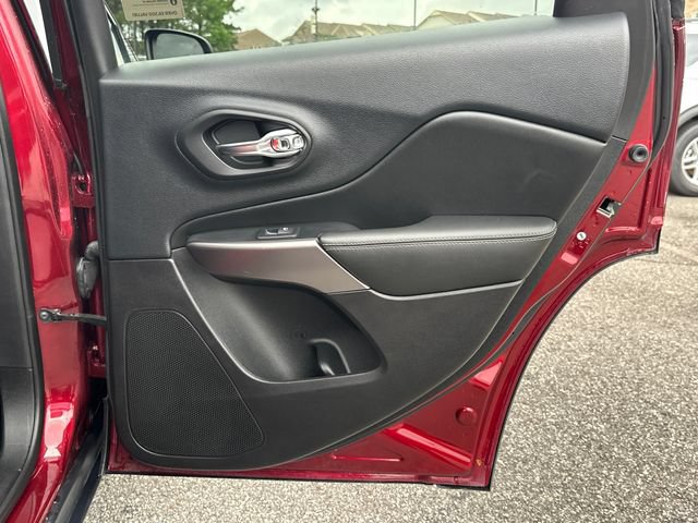 Used 2019 Jeep Cherokee Limited FWD image 16