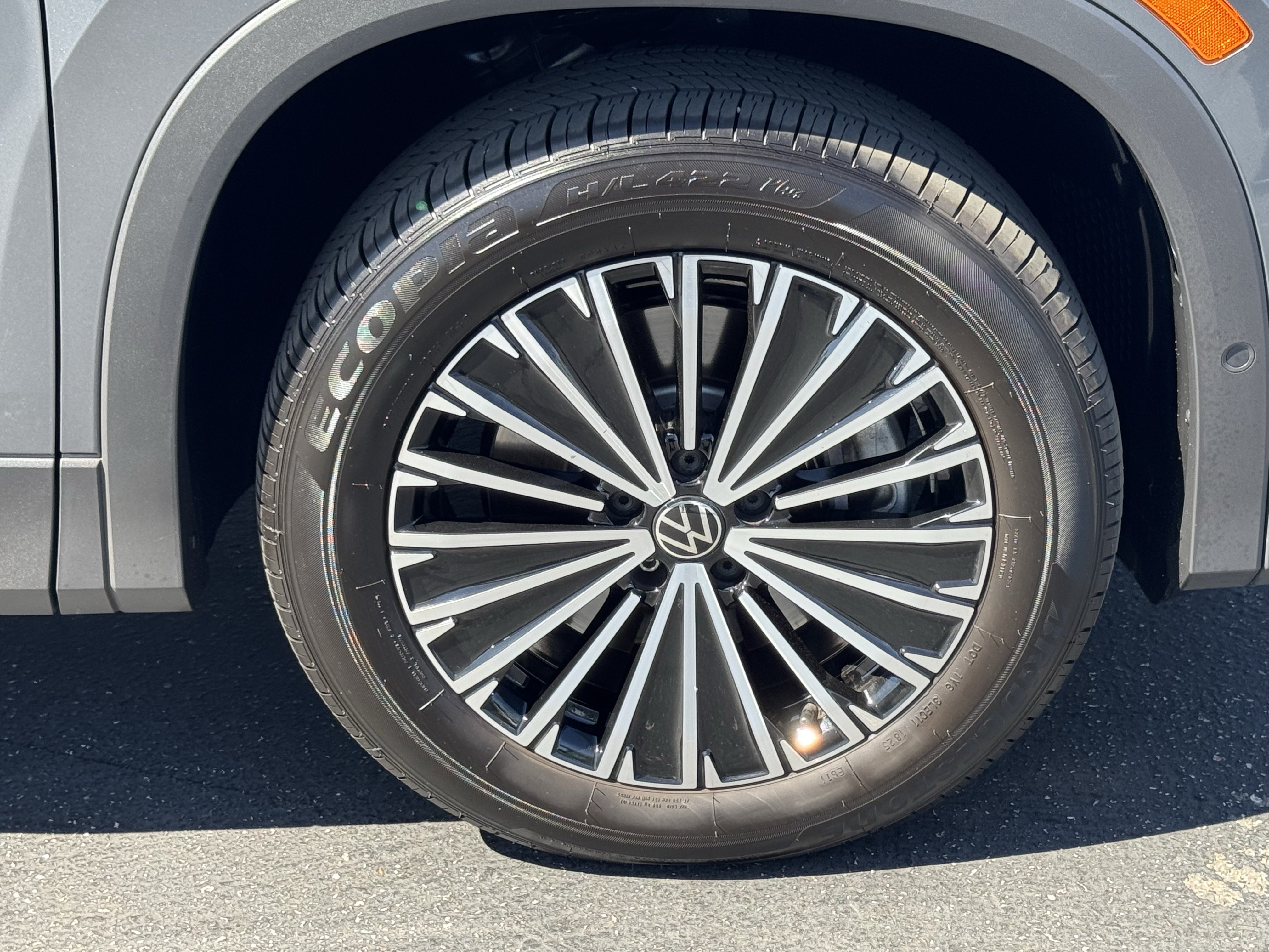 Certified 2025 Volkswagen Tiguan S AWD/4WD image 12