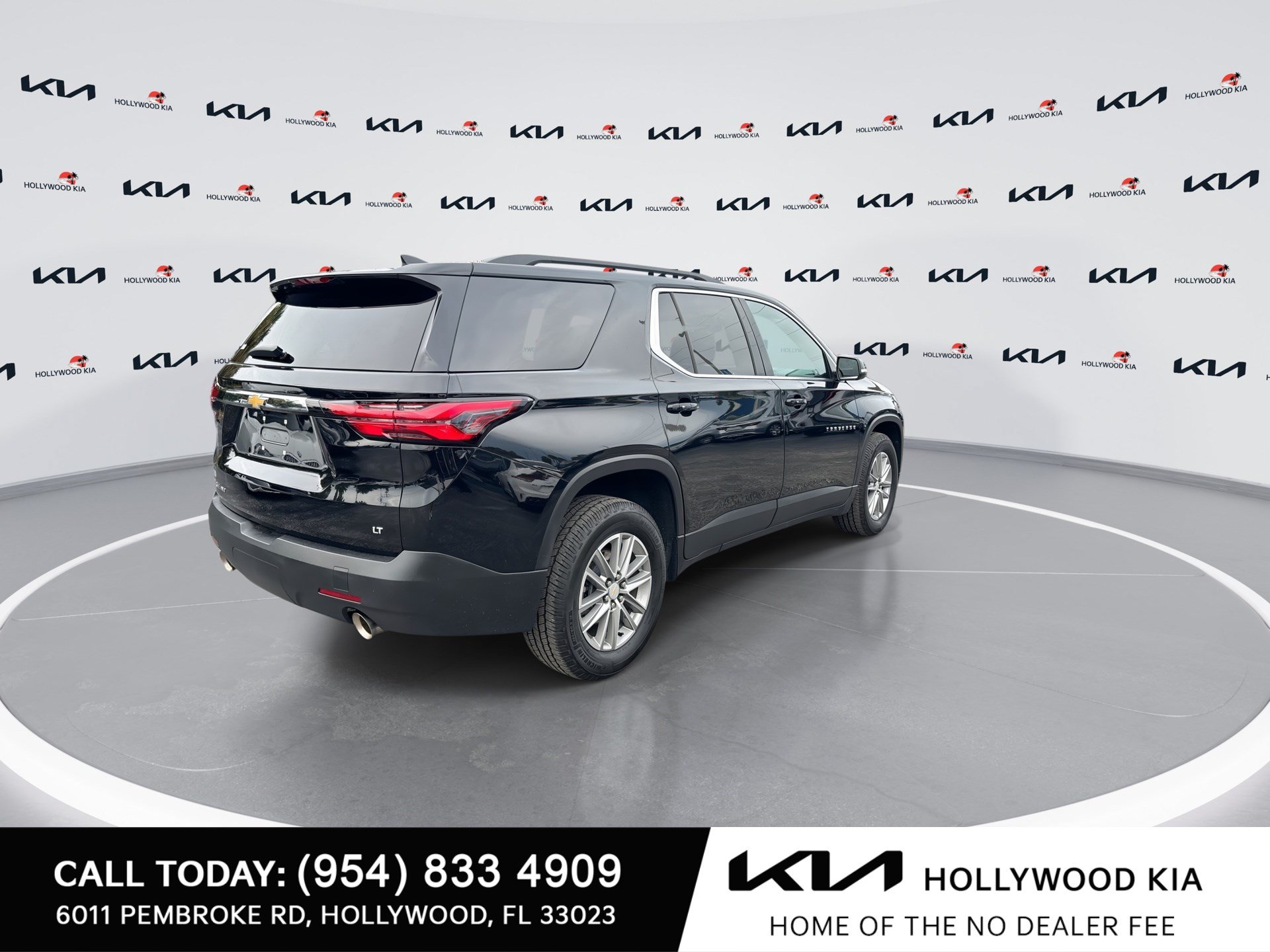 Used 2023 Chevrolet Traverse LT w/ LPO, Cargo Package AWD/4WD image 8