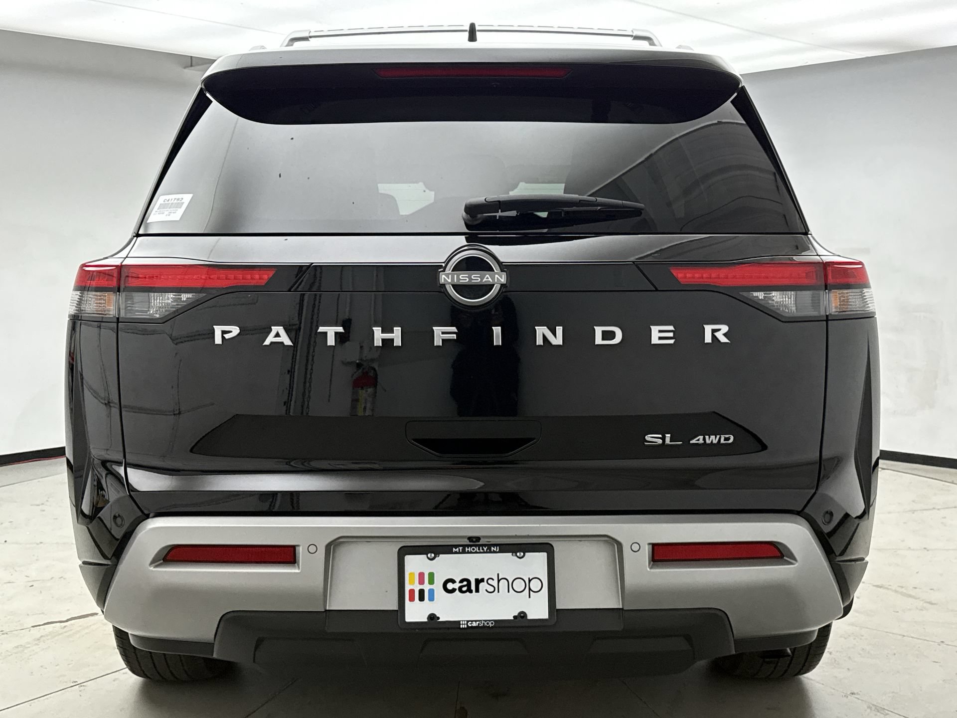 Used 2023 Nissan Pathfinder SL AWD/4WD image 4
