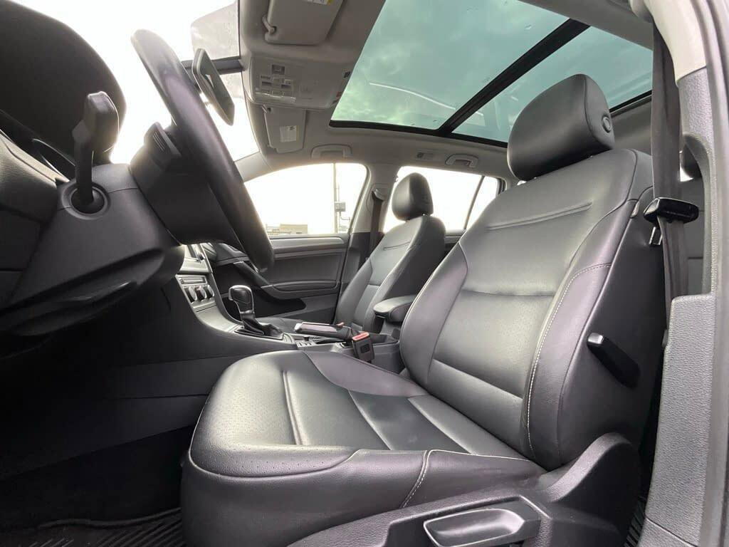 Used 2016 Volkswagen Golf SE w/ Lighting Package image 11