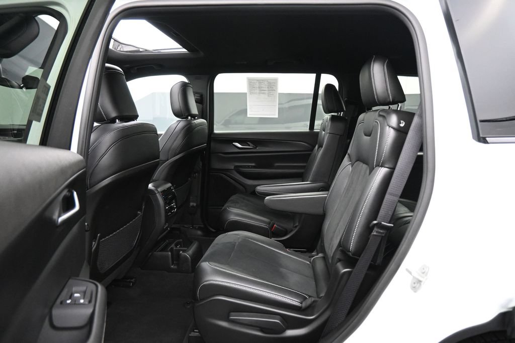 Used 2024 Jeep Grand Cherokee L Altitude AWD/4WD image 19