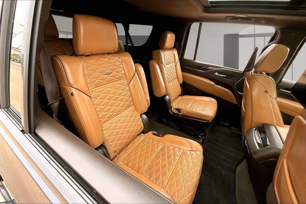 Used 2023 Cadillac Escalade ESV Sport w/ Touring Package AWD/4WD image 28