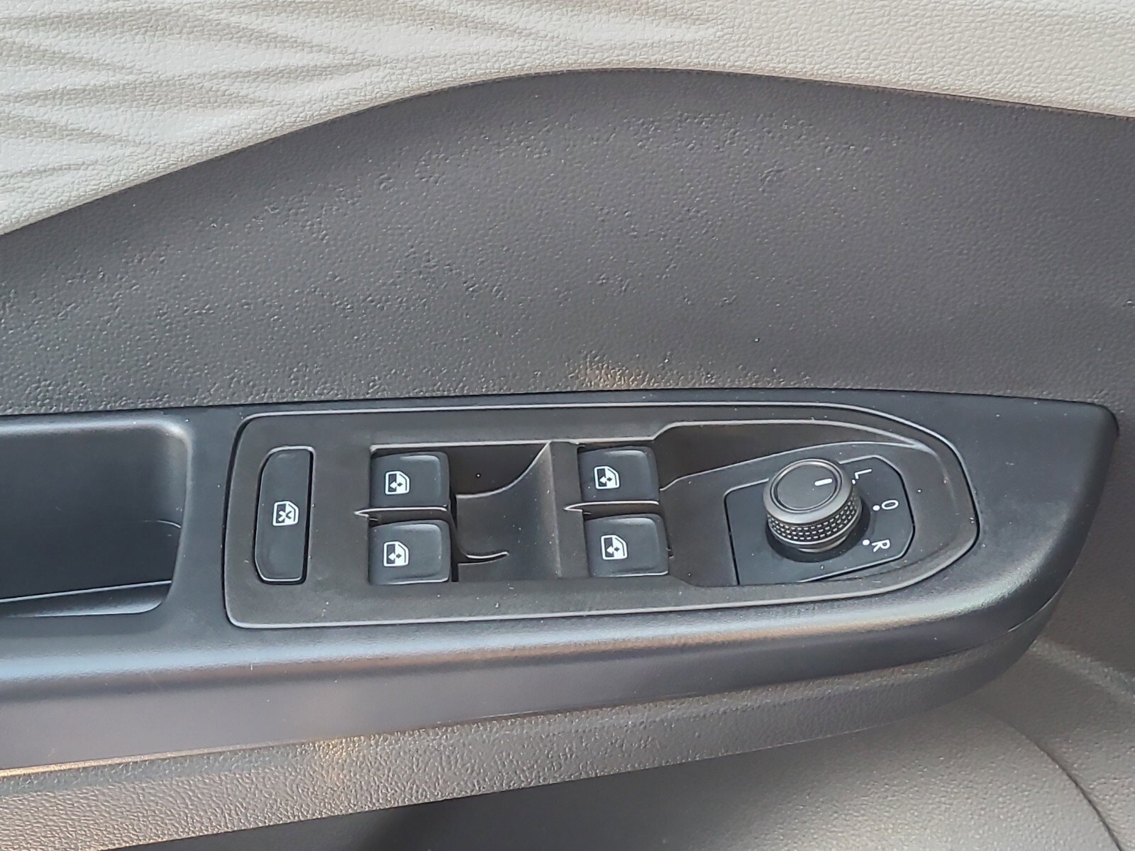 Used 2024 Volkswagen Taos S image 25