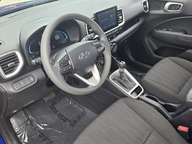 Used 2024 Hyundai Venue SE FWD image 11