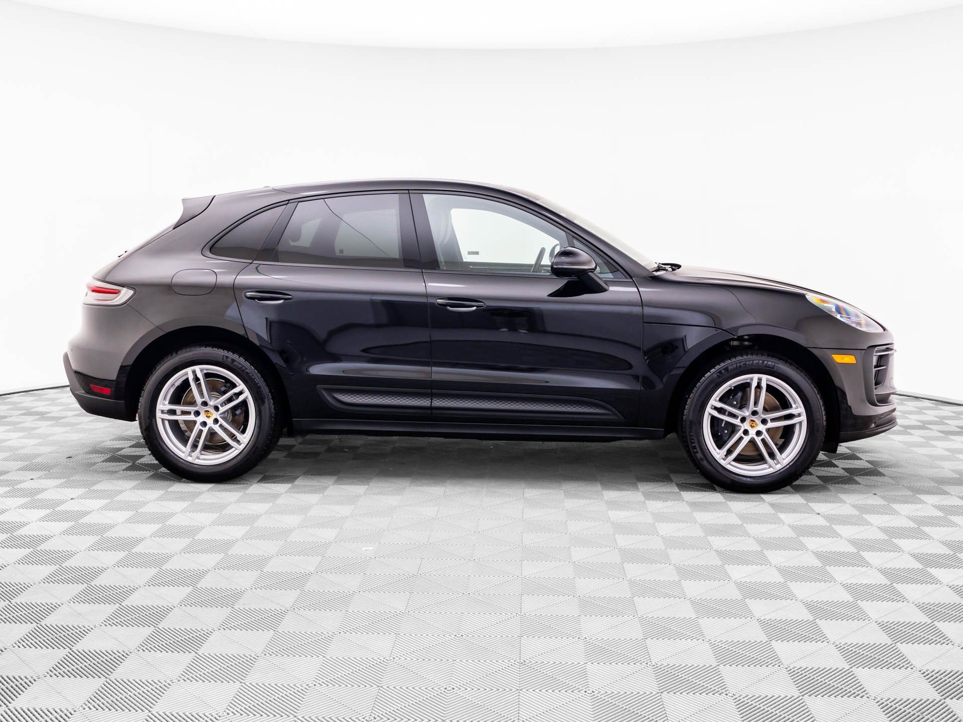 Certified 2026 Porsche Macan AWD/4WD image 7