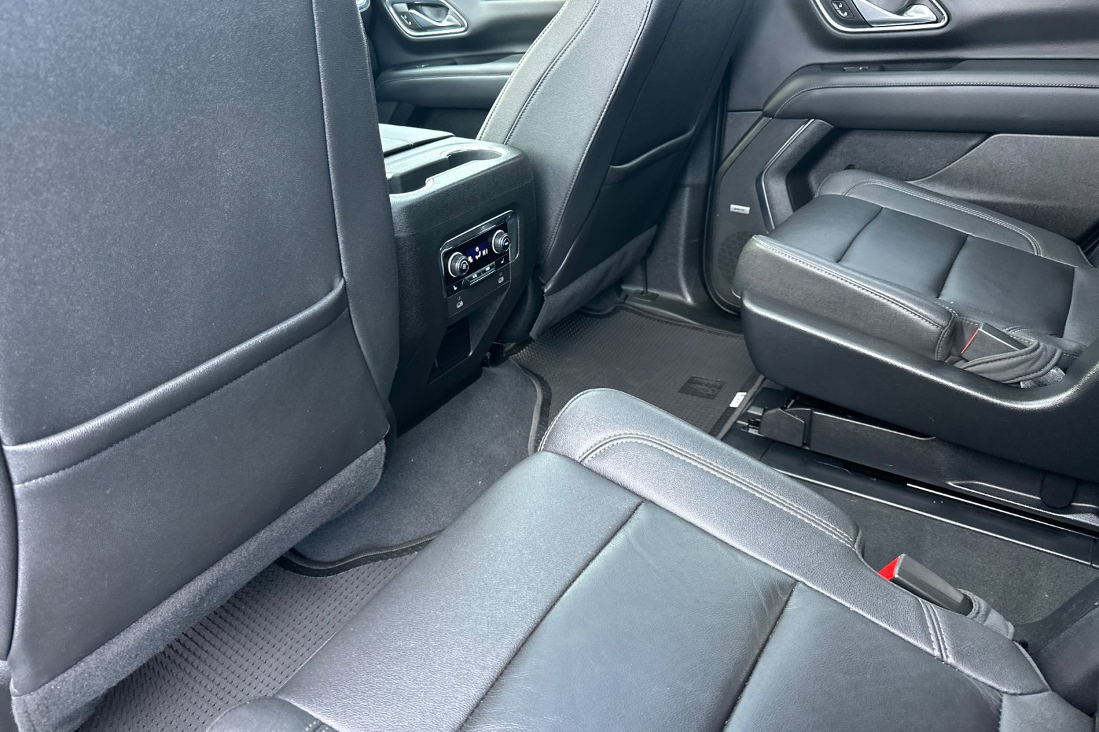 Used 2023 Chevrolet Tahoe Z71 w/ Luxury Package image 9