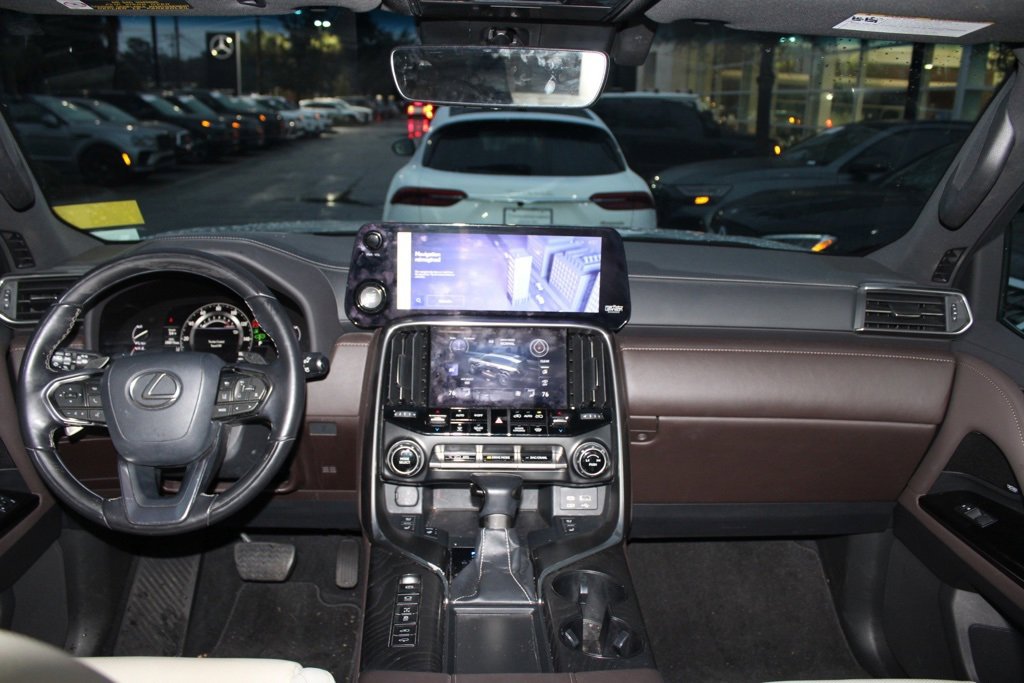 Used 2022 Lexus LX 600 4WD w/ Luxury Package image 23