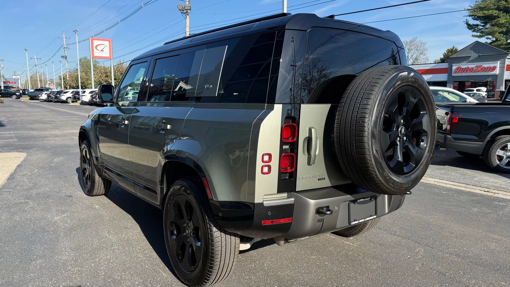 Used 2023 Land Rover Defender 110 X-Dynamic SE image 5