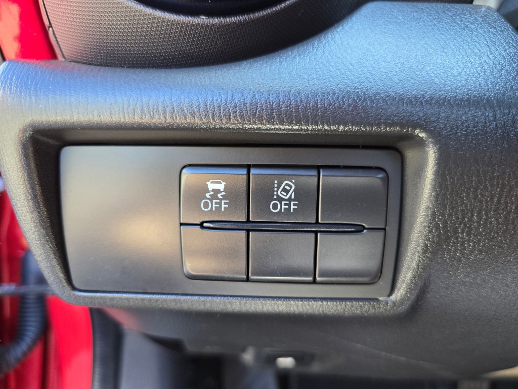Used 2021 MAZDA MX-5 Miata Club RWD image 32