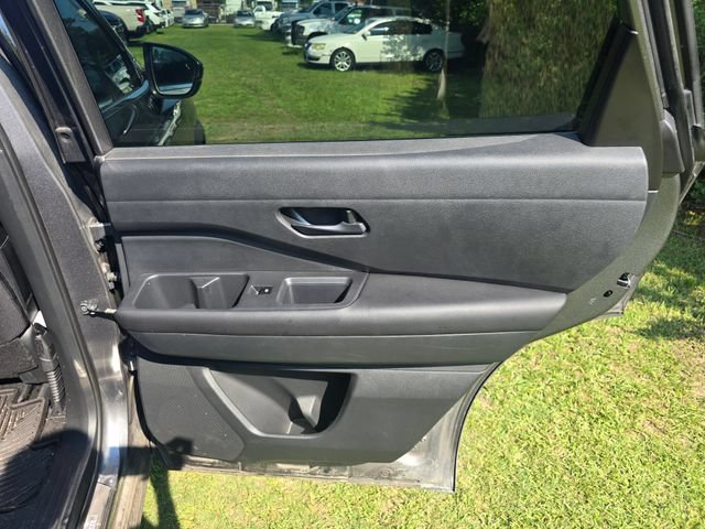 Used 2024 Nissan Pathfinder SV w/ SV Premium Package FWD image 45