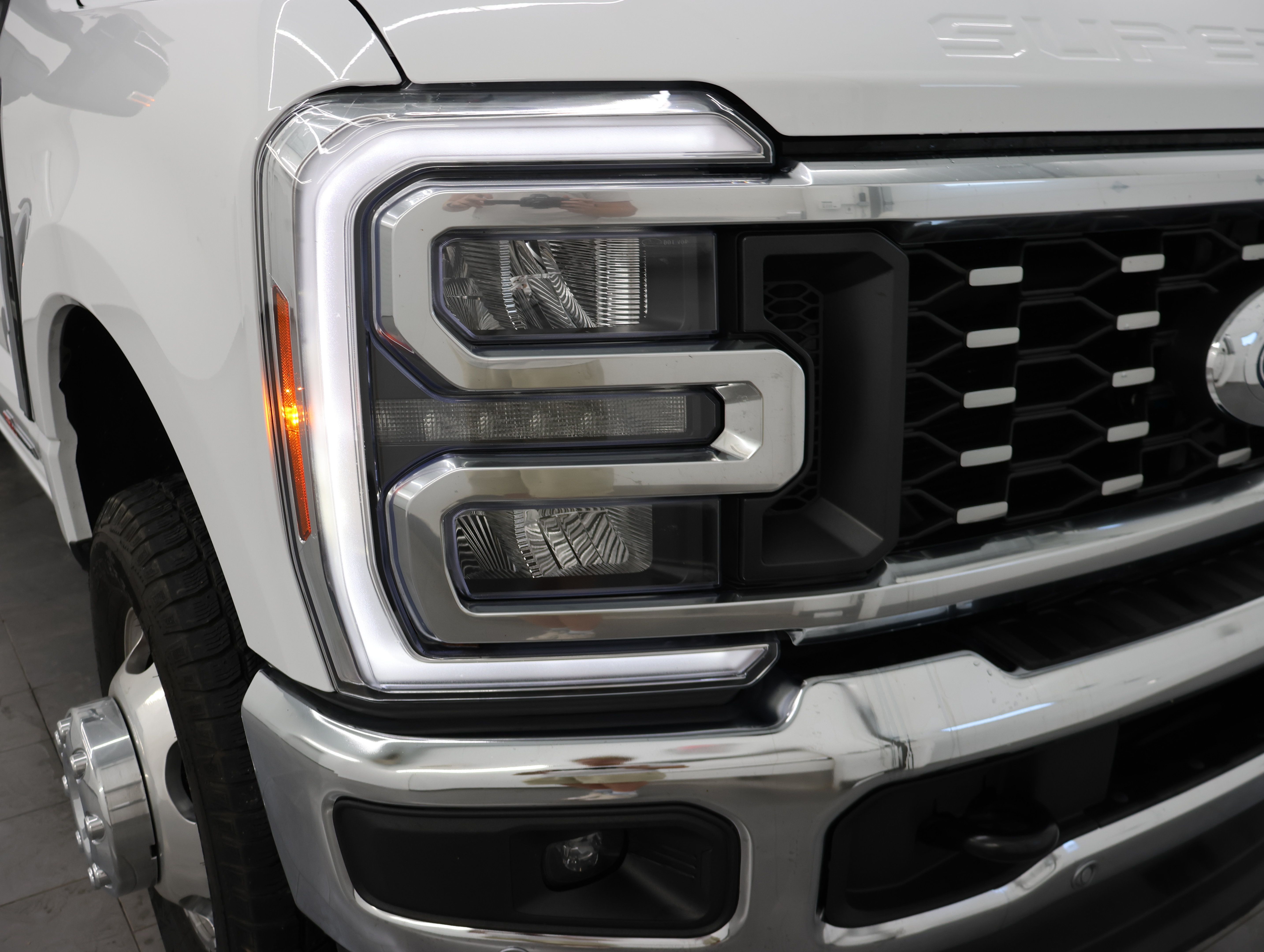 Used 2024 Ford F350 Lariat w/ Lariat Ultimate Package AWD/4WD image 27