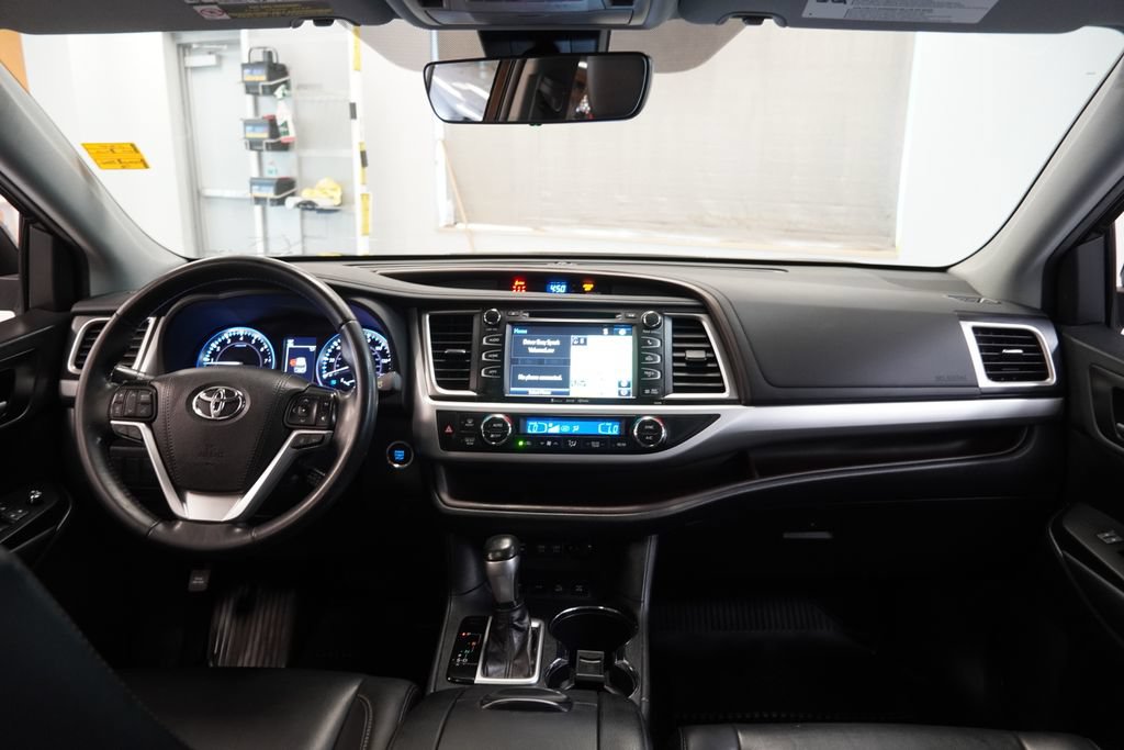 Used 2019 Toyota Highlander XLE AWD/4WD image 21