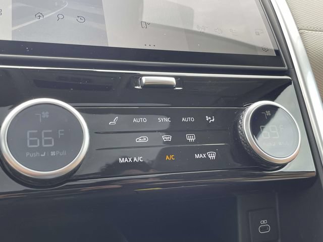 Used 2025 Land Rover Discovery Dynamic SE AWD/4WD image 23