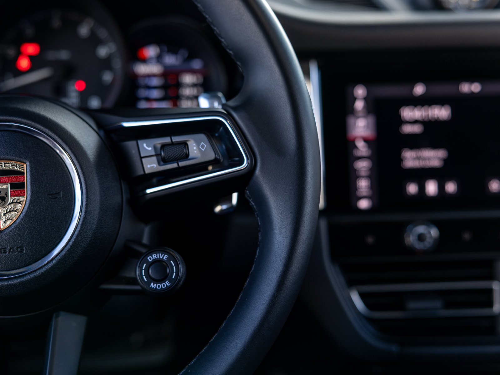 Certified 2026 Porsche Macan AWD/4WD image 46