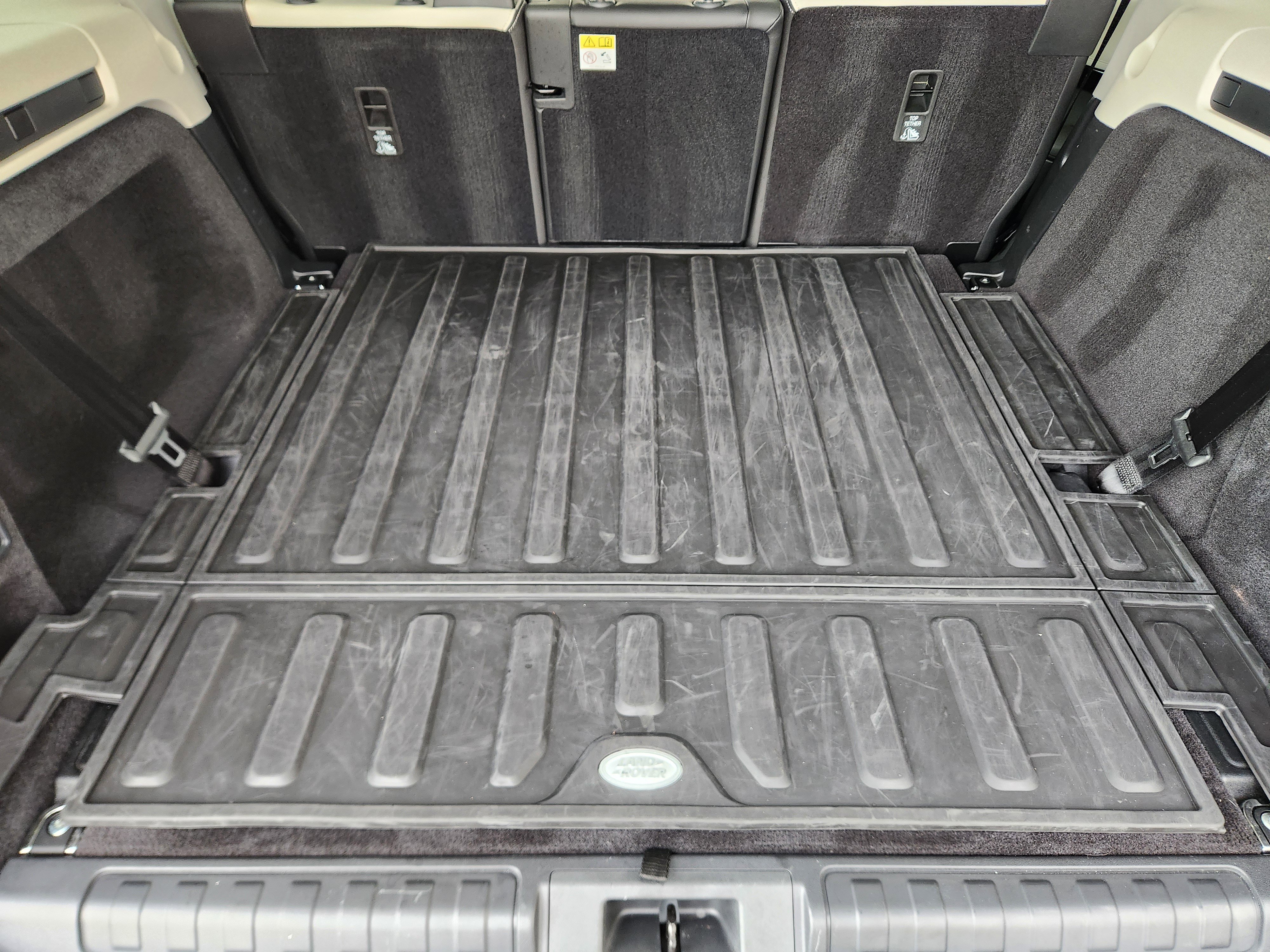 Certified 2025 Land Rover Discovery S image 36