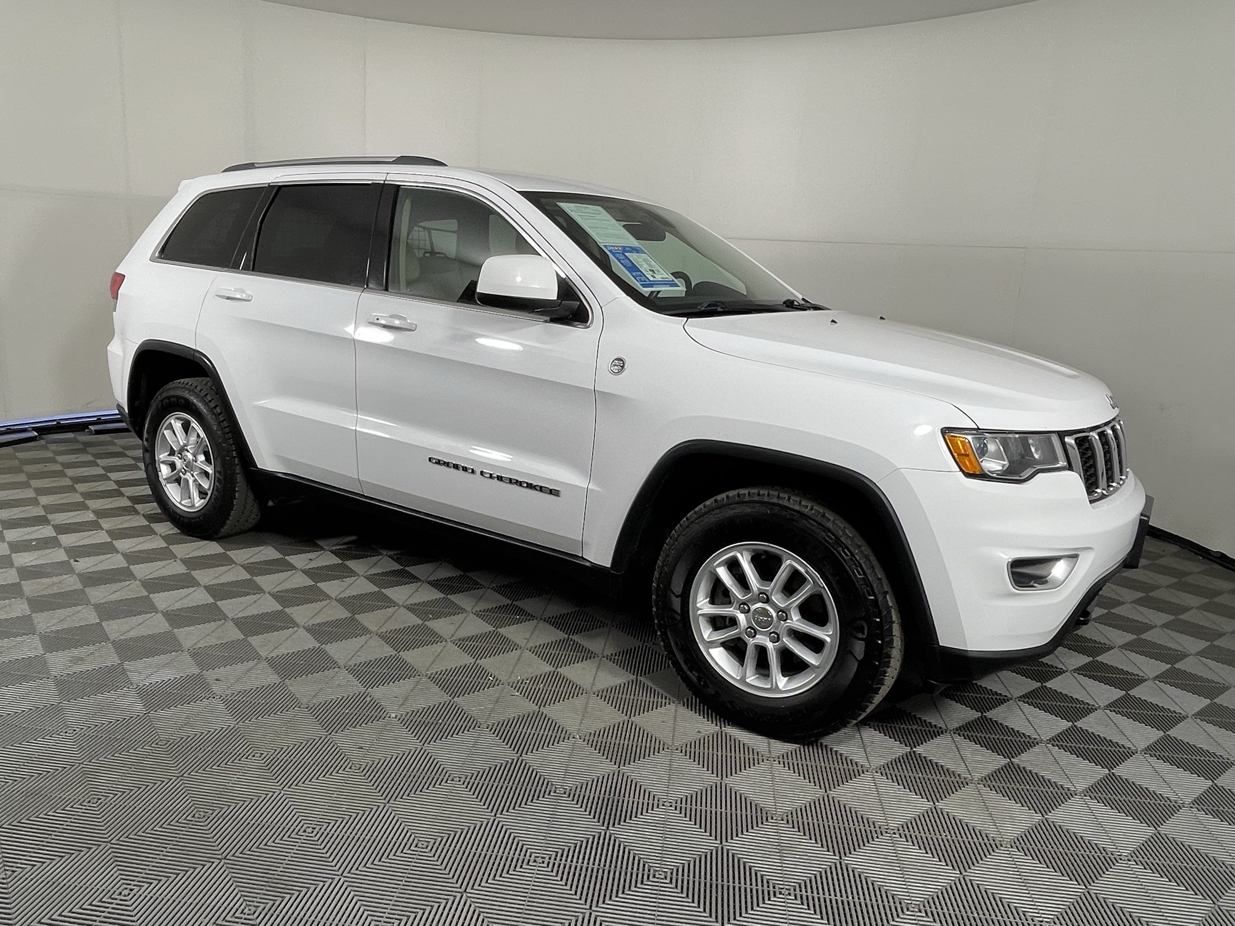 Used 2018 Jeep Grand Cherokee Laredo AWD/4WD image 7