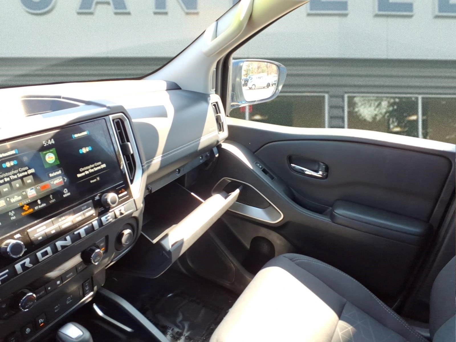 Used 2025 Nissan Frontier SV w/ SV Convenience Package image 21