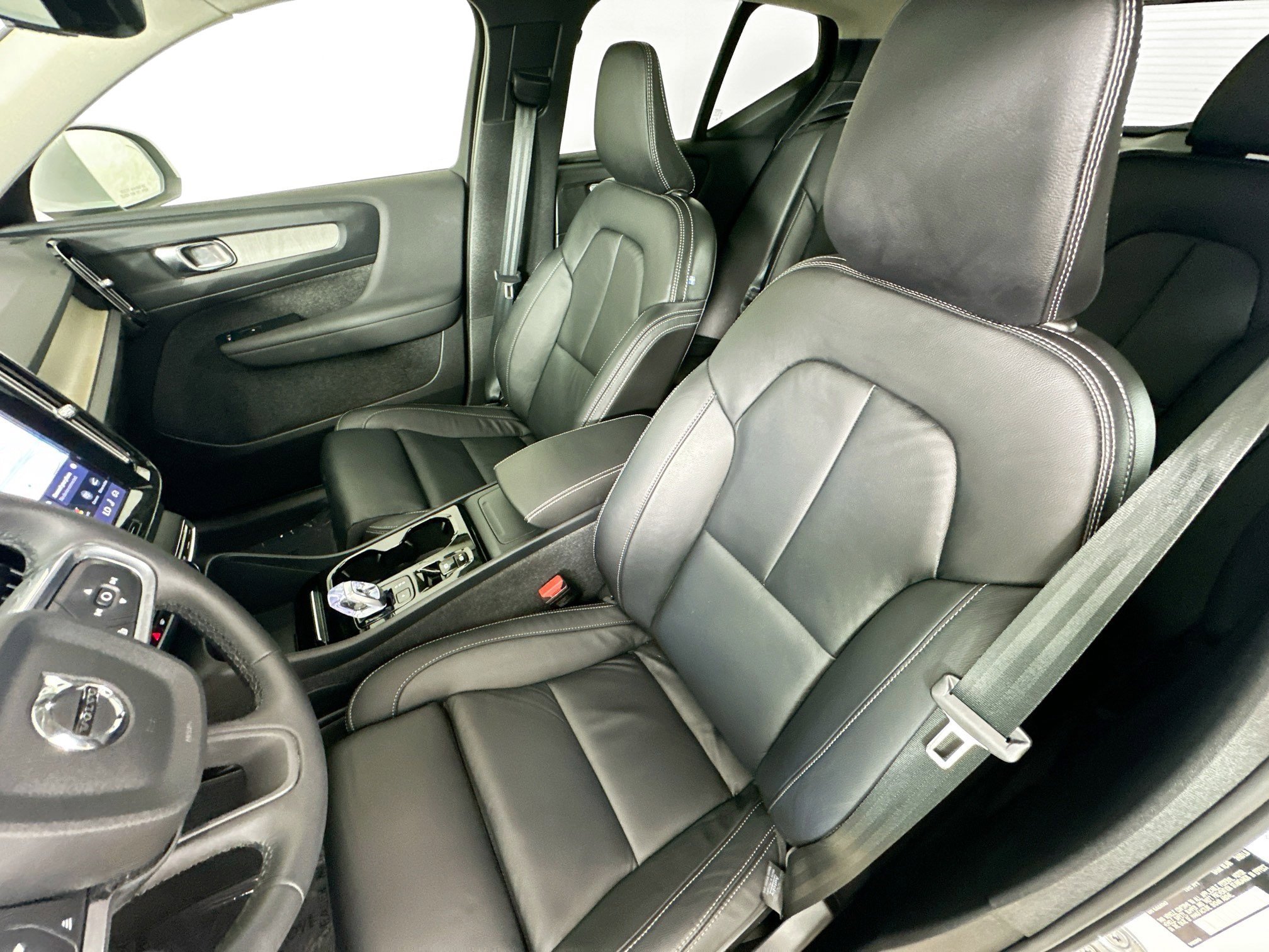 Used 2023 Volvo XC40 B5 Plus w/ Climate Package AWD/4WD image 26