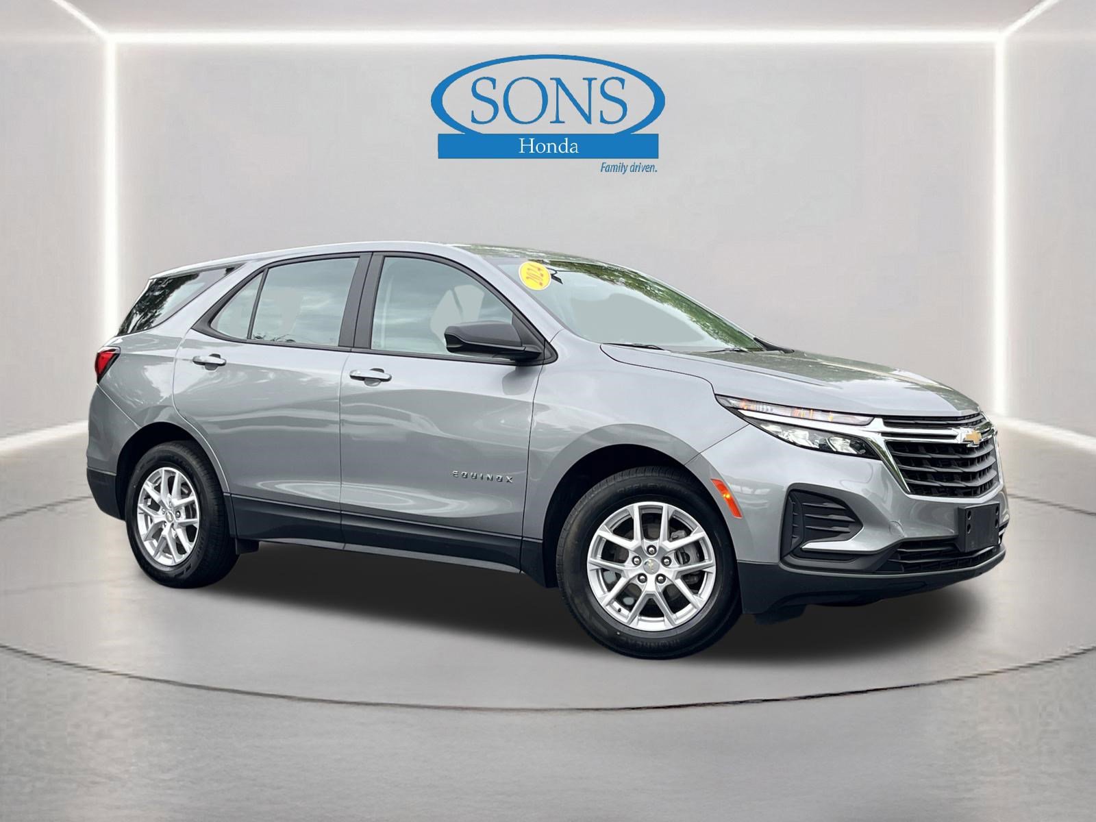 Used 2024 Chevrolet Equinox LS w/ LPO, Floor Liner Package FWD image 2