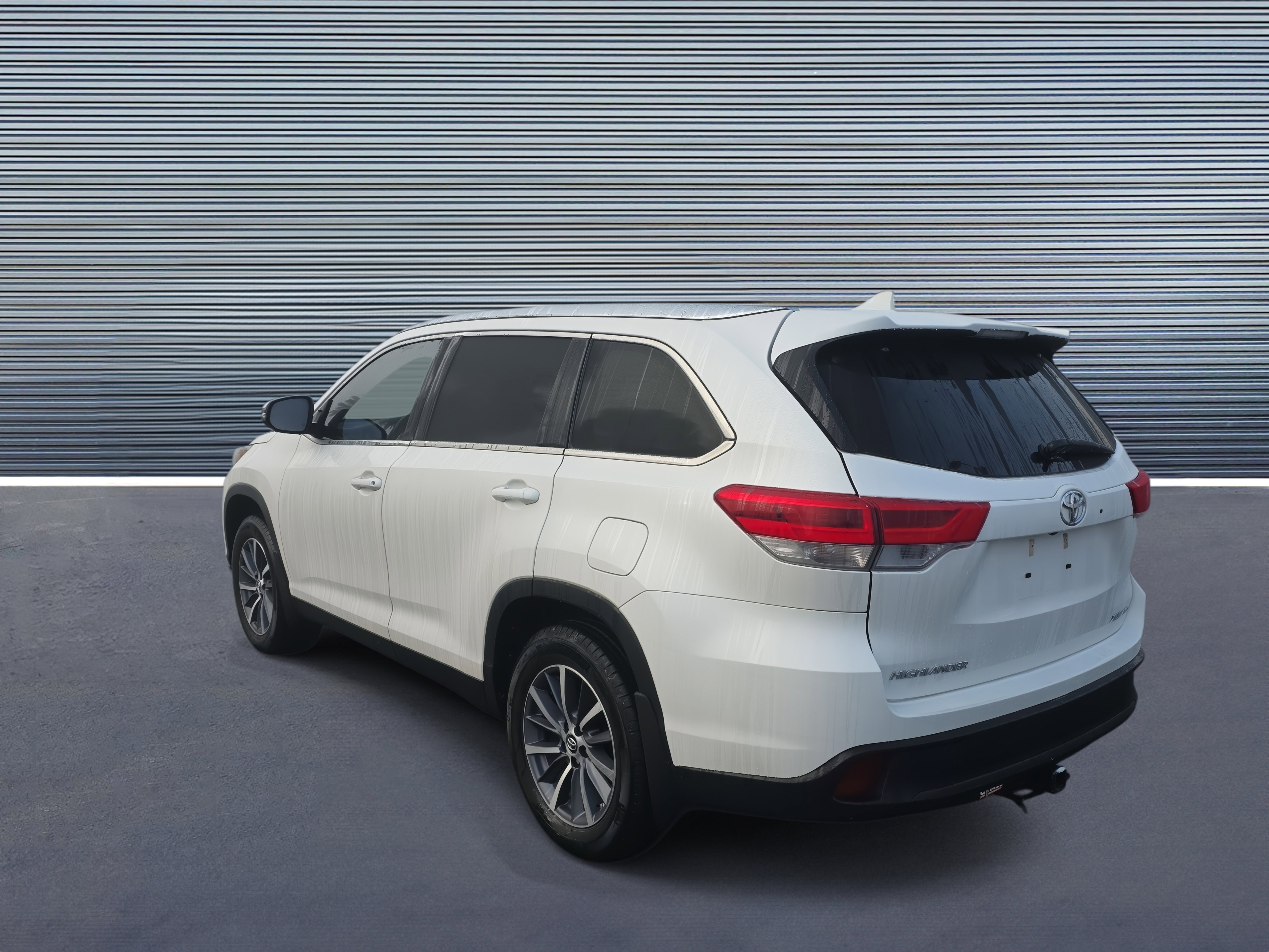 Used 2019 Toyota Highlander image 4