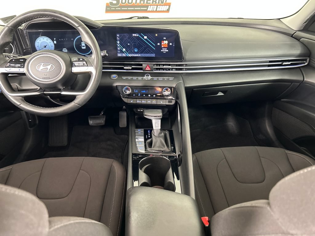 Used 2024 Hyundai Elantra SEL w/ Convenience Package FWD image 18