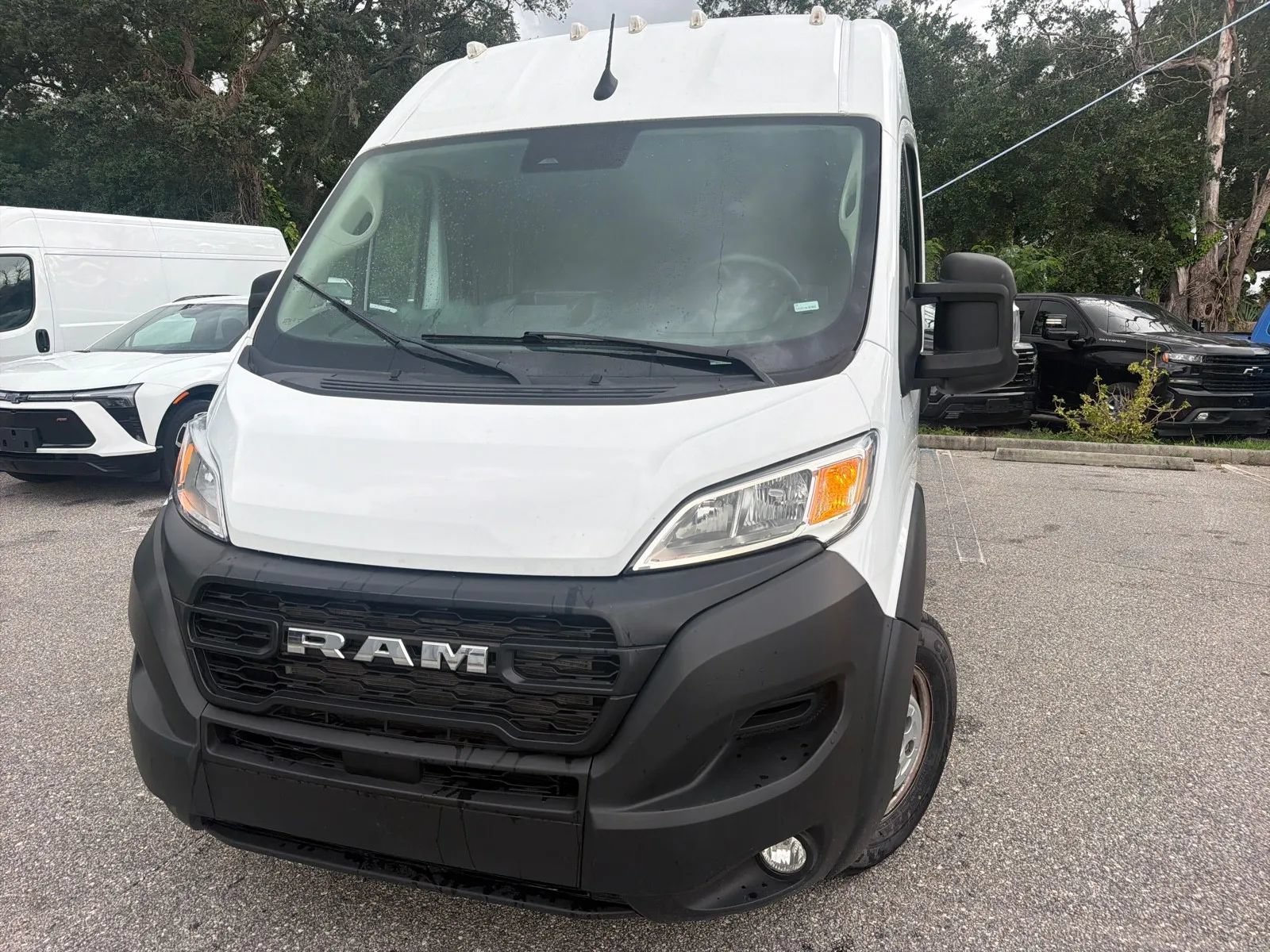Used 2025 RAM ProMaster 2500 w/ Convenience Group FWD image 3