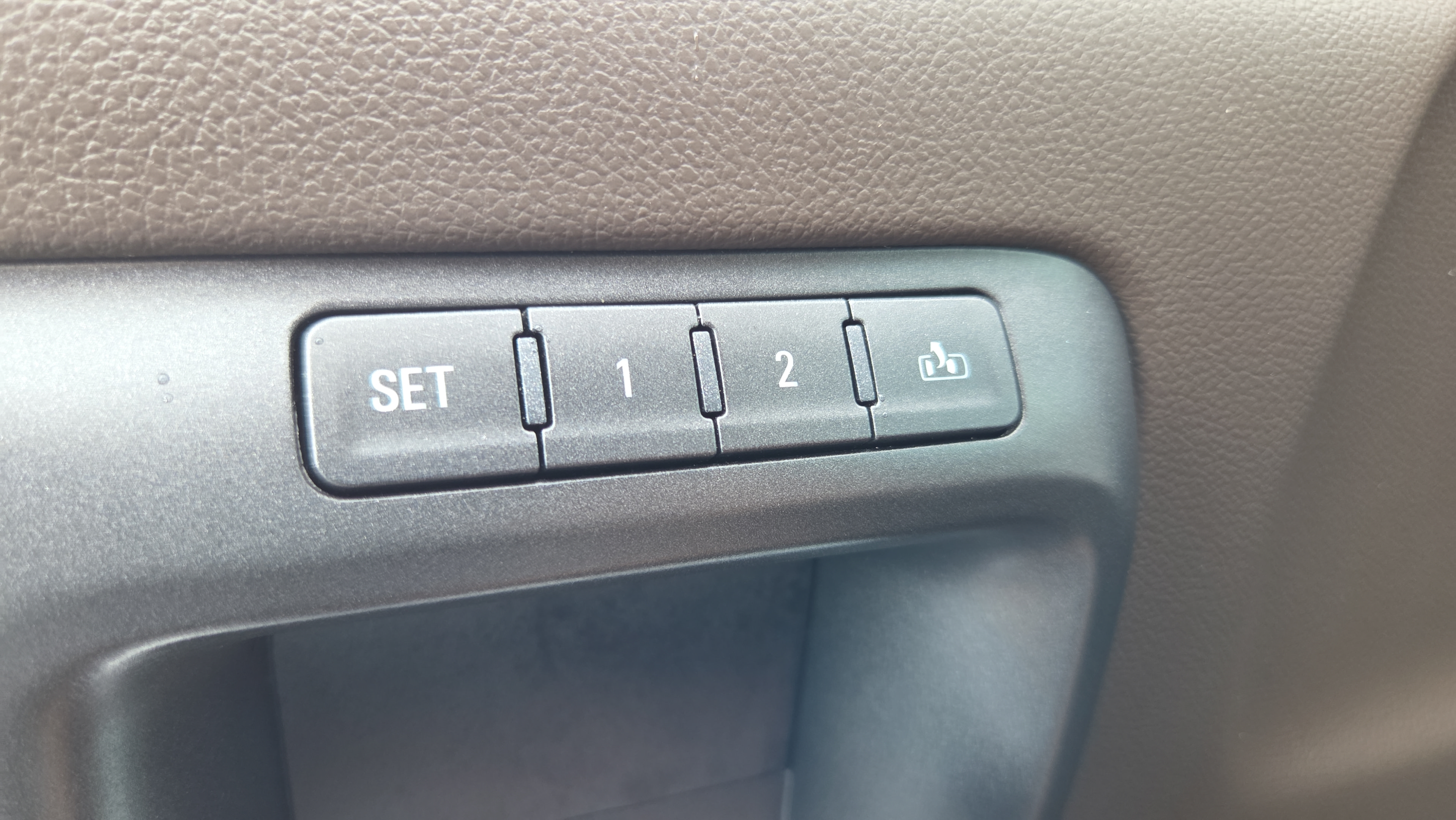Certified 2018 GMC Sierra 1500 SLT w/ Enhanced Driver Alert Package RWD image 33