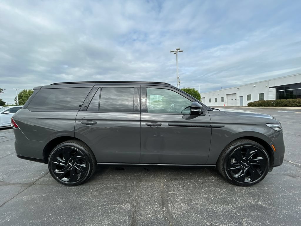 Used 2025 Lincoln Navigator Black Label AWD/4WD image 11