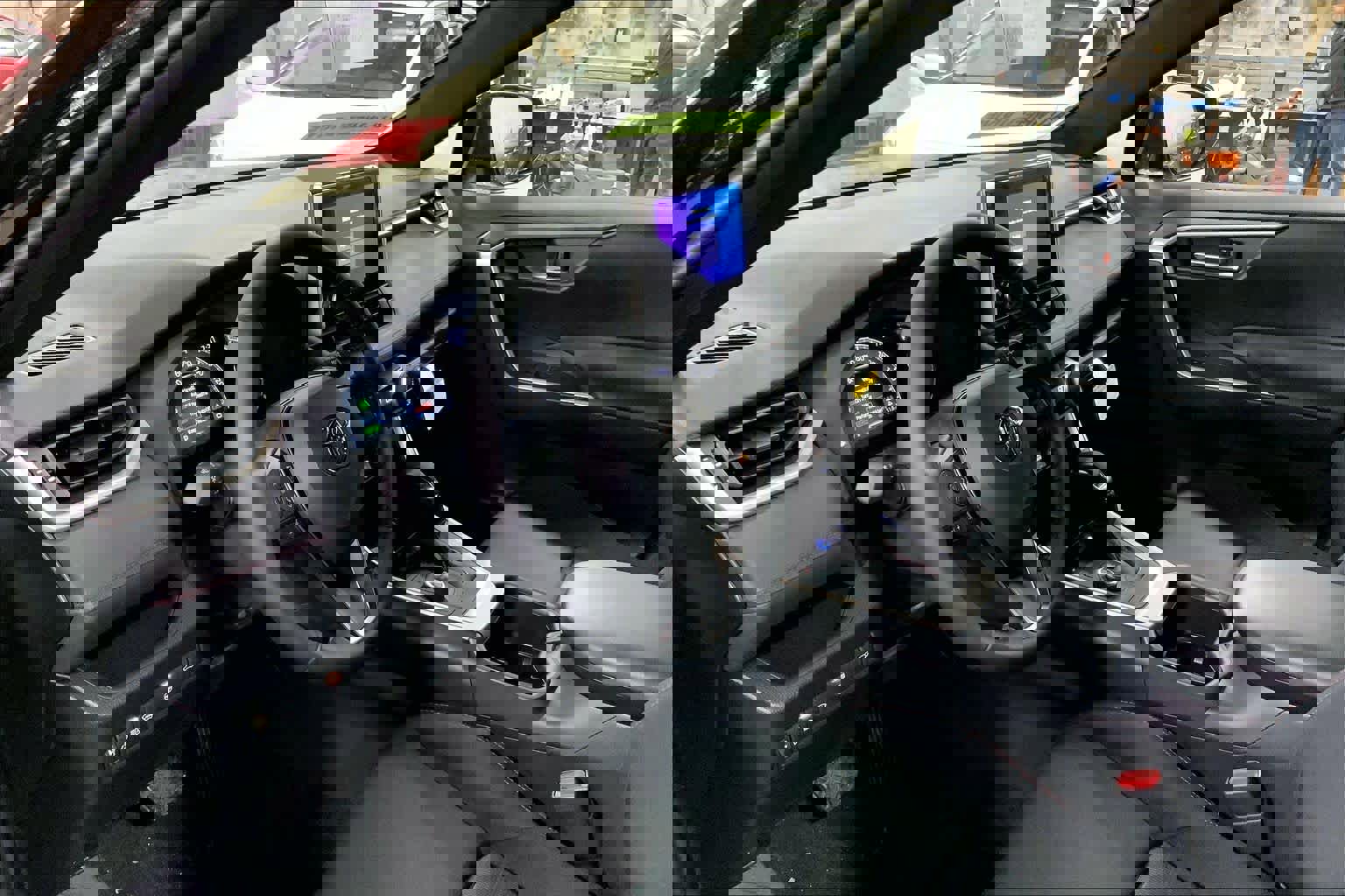 New 2025 Toyota RAV4 SE image 8