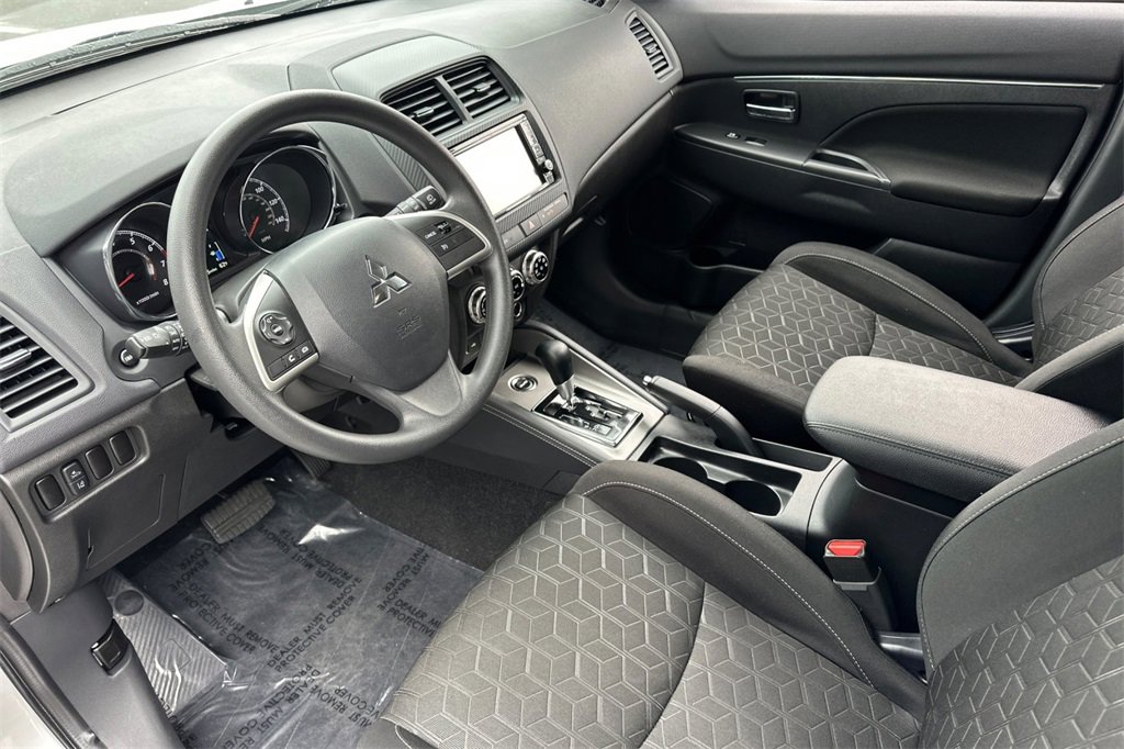 Used 2025 Mitsubishi Outlander Sport ES image 12