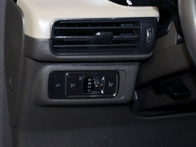 Used 2022 Lincoln Corsair AWD w/ Premium Package image 23