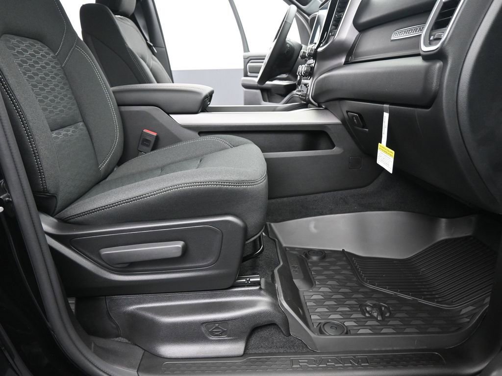 New 2026 RAM 1500 4x4 Crew Cab image 21