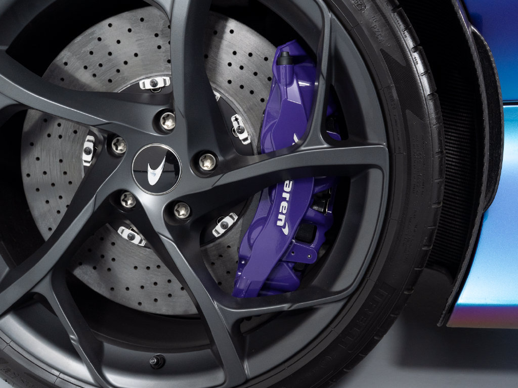 Used 2021 McLaren Elva RWD image 18