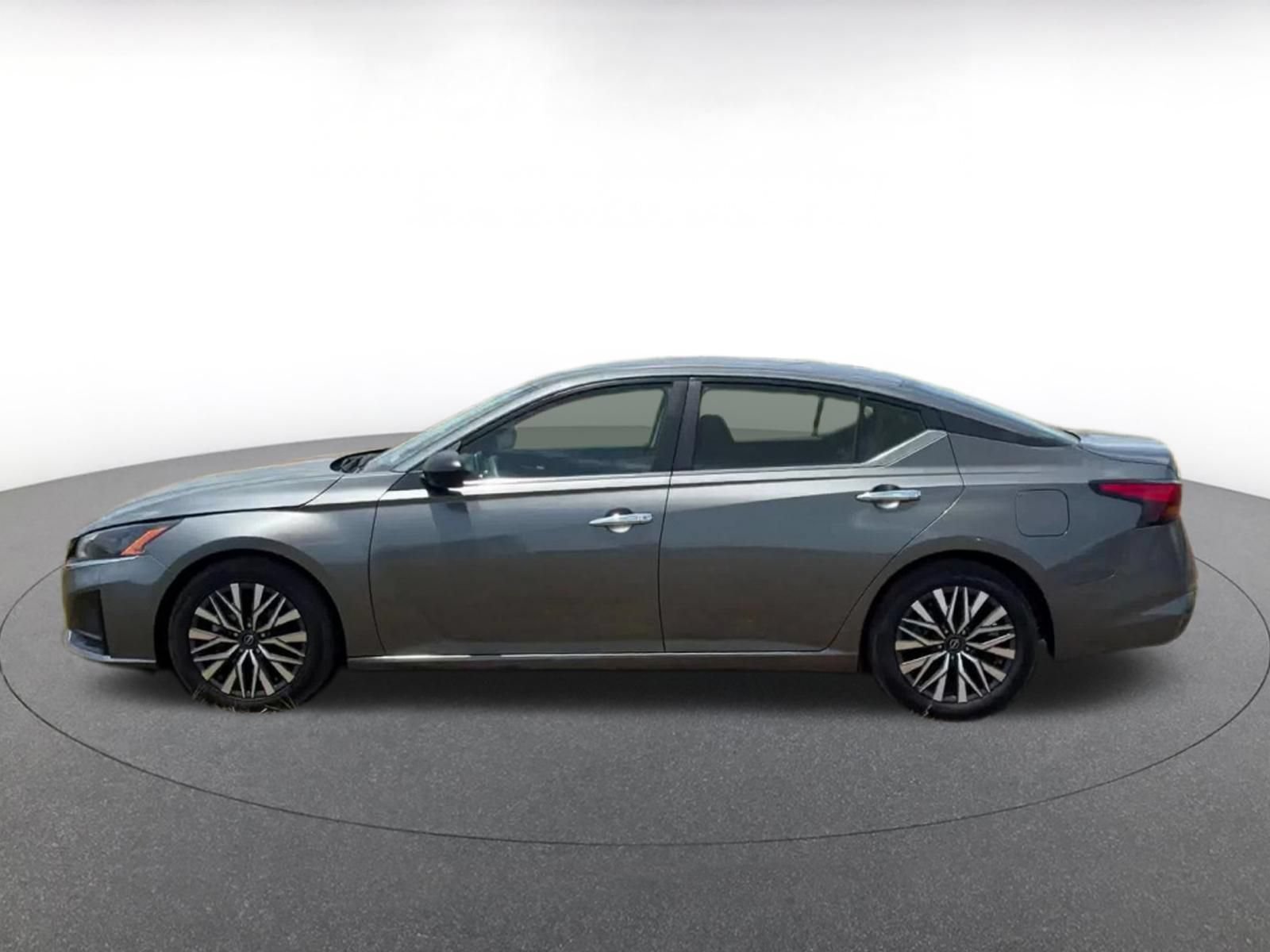 Used 2025 Nissan Altima 2.5 SV FWD image 8