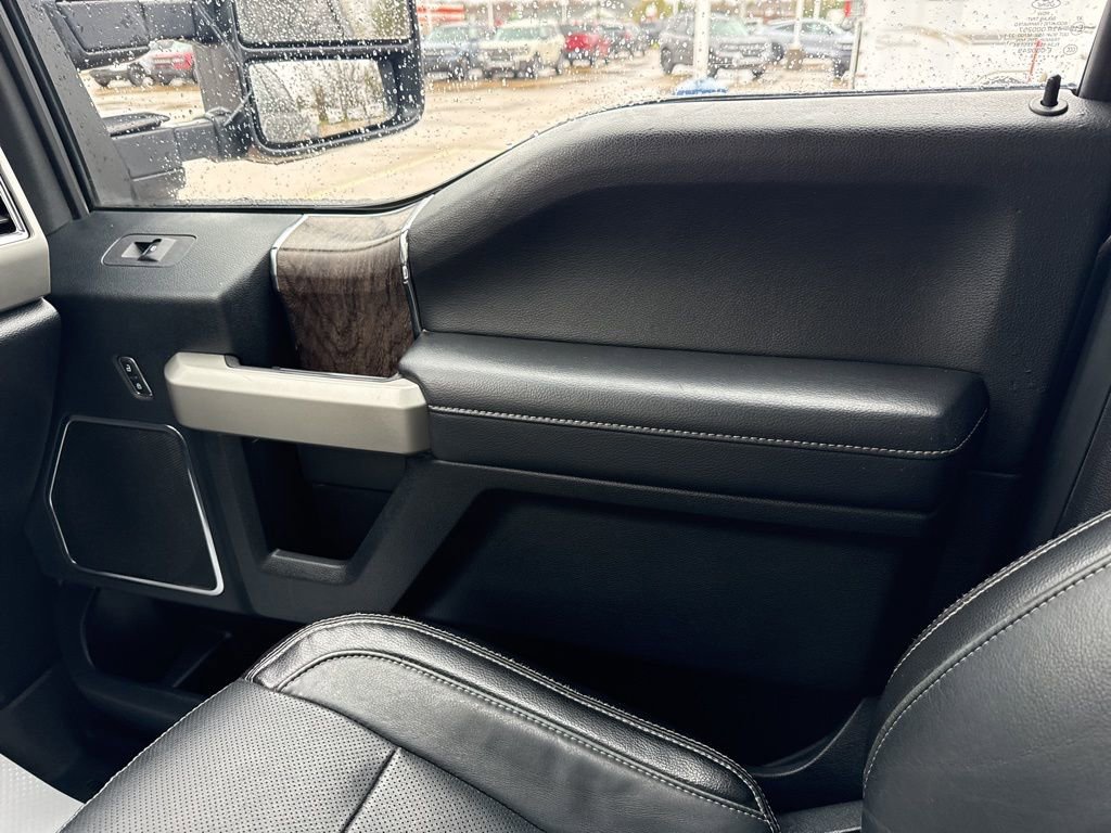 Used 2018 Ford F350 Lariat w/ Chrome Package image 25