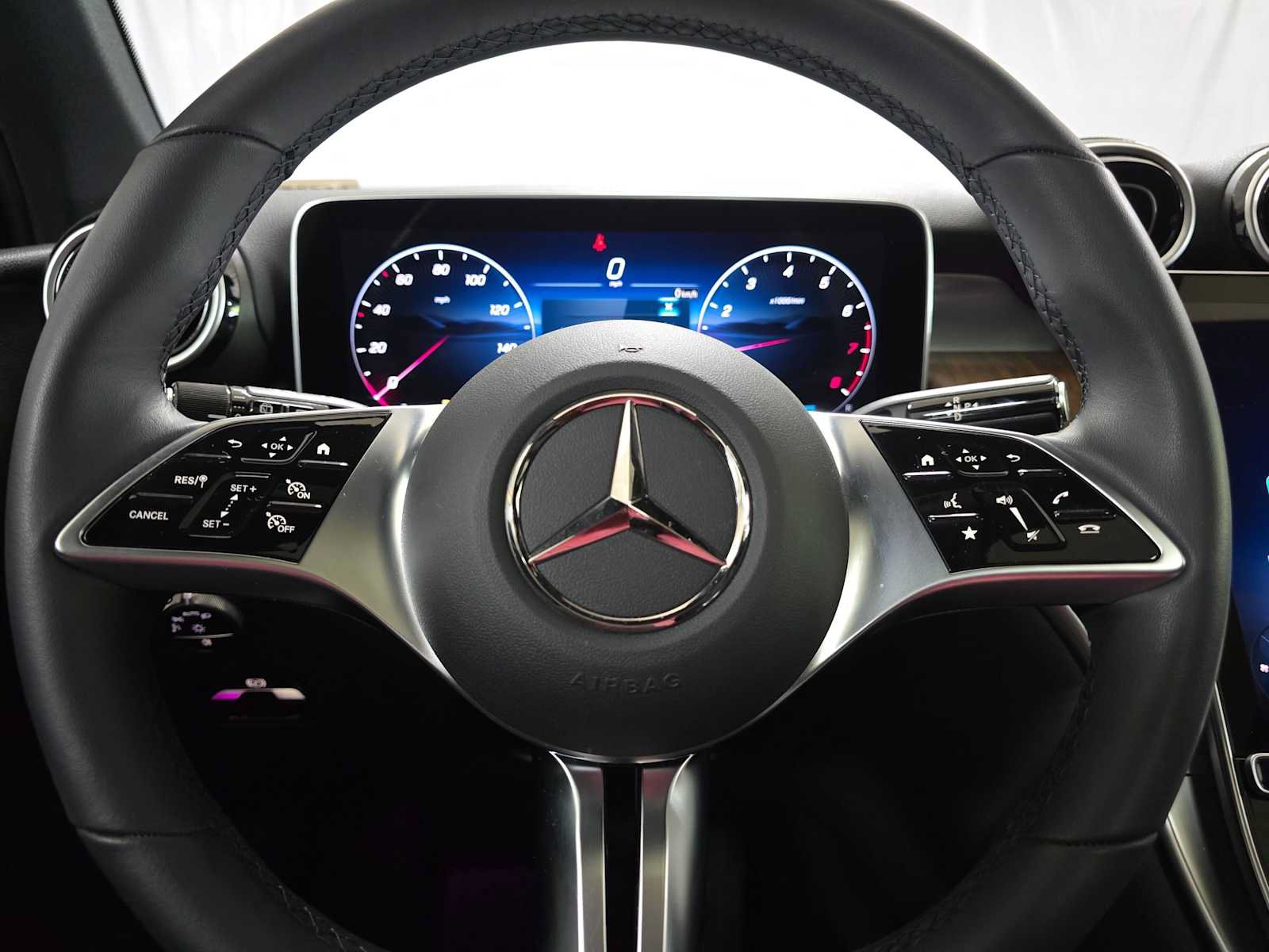 Used 2026 Mercedes-Benz GLC 300 4MATIC image 28